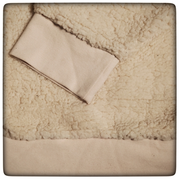 TORRID☆Ivory Faux Sherpa Teddy Sweatshirt - Picture 3 of 5